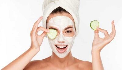 Mascarilla de pepino para rejuvenecer la piel del rostro.