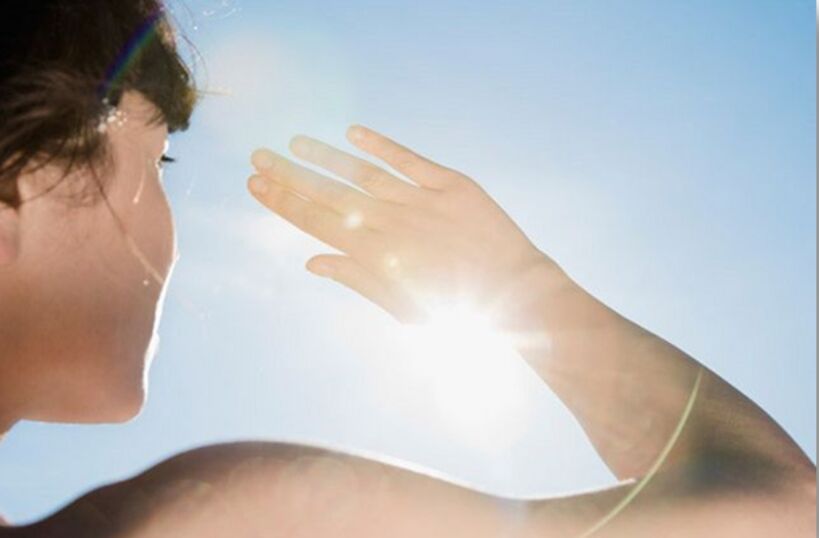 La exposición solar de la piel acelera el envejecimiento cutáneo. 