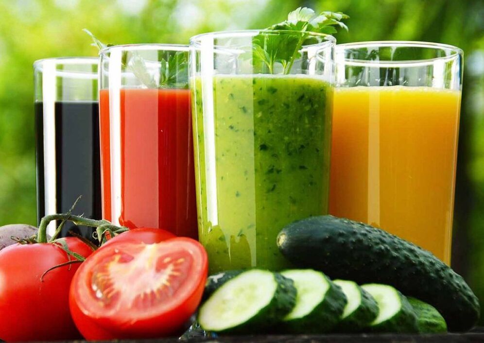 Los jugos y las verduras son alimentos saludables para el rejuvenecimiento de la piel. 